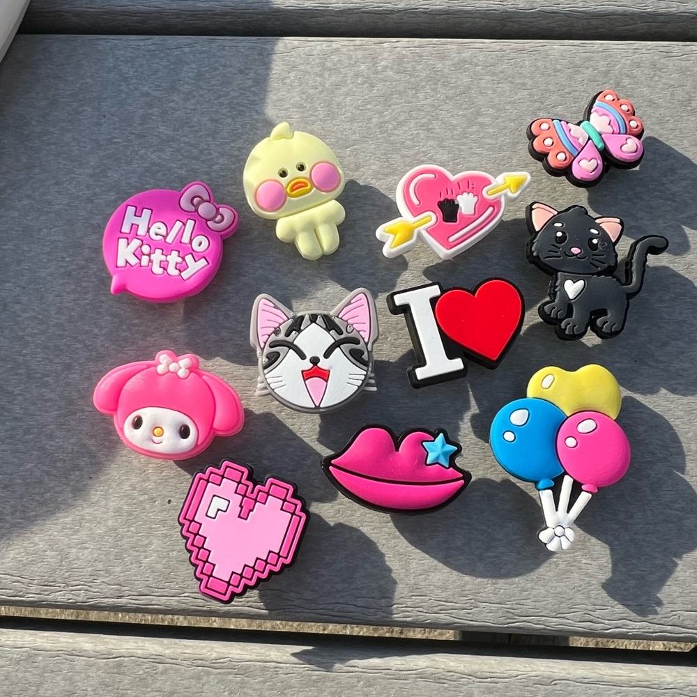 Hello kitty and friends croc charms set of 11